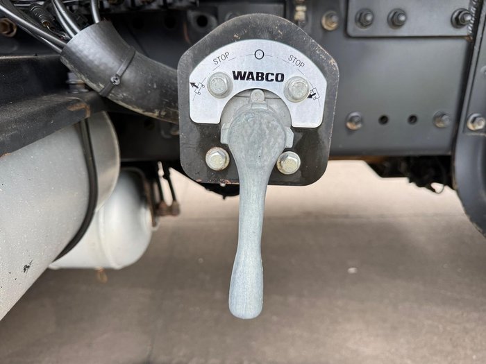 2011 Hino 700 Series SS2848 WHITE