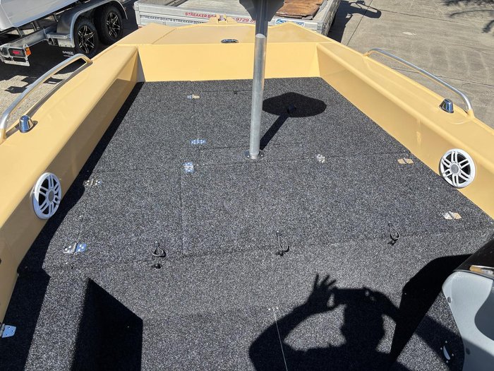 2026 QUINTREX 481 Hornet Pro