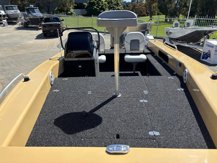 2026 QUINTREX 481 Hornet Pro