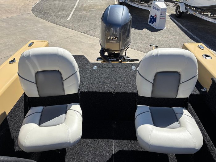 2026 QUINTREX 481 Hornet Pro