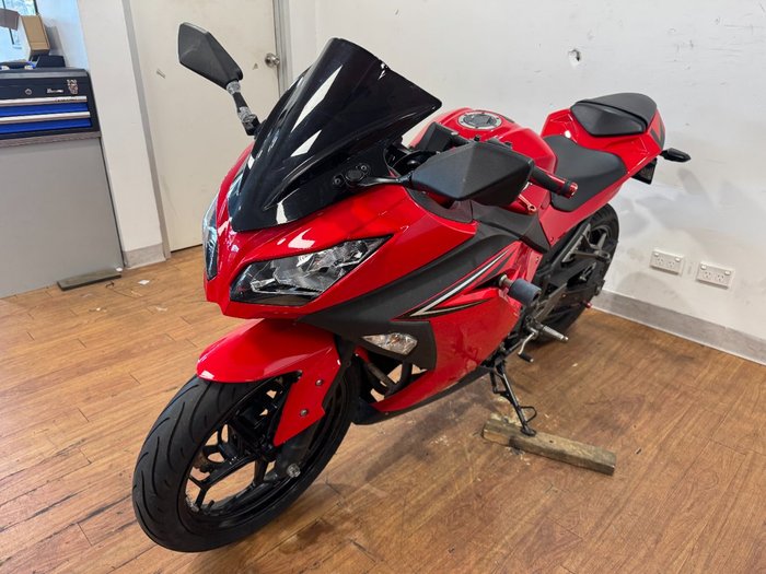 2016 Kawasaki NINJA 300 RED