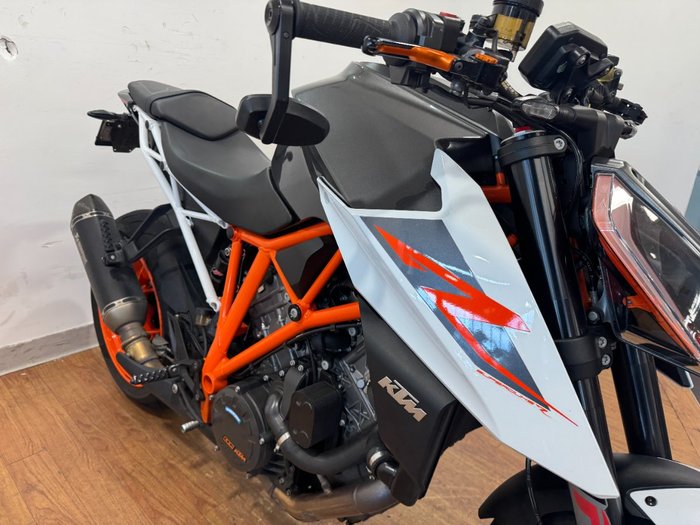 2017 Ktm 1290 SUPER DUKE R White/Grey