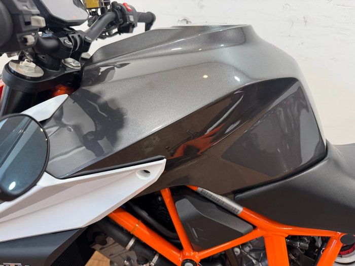 2017 Ktm 1290 SUPER DUKE R White/Grey