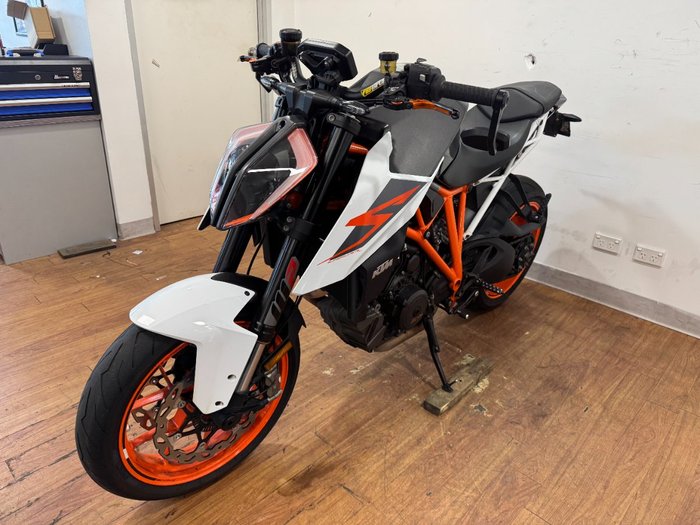 2017 Ktm 1290 SUPER DUKE R White/Grey