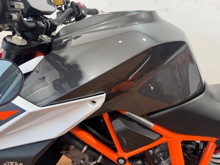 2017 Ktm 1290 SUPER DUKE R White/Grey