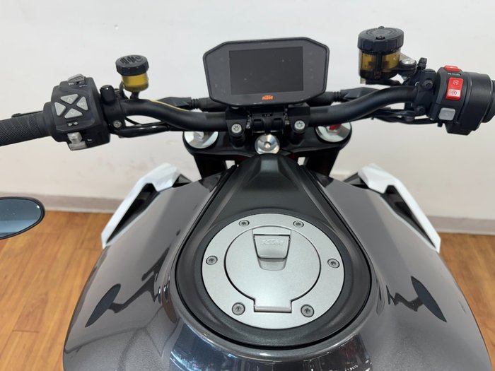 2017 Ktm 1290 SUPER DUKE R White/Grey