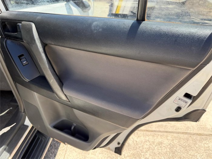 2011 TOYOTA LANDCRUISER PRADO GX (4x4)