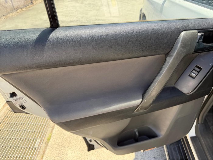 2011 TOYOTA LANDCRUISER PRADO GX (4x4)