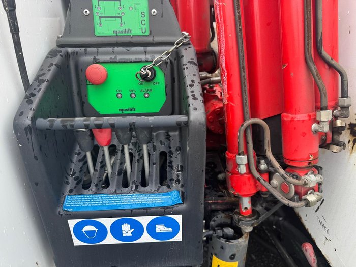 2013 Fuso Fighter 1024 WHITE