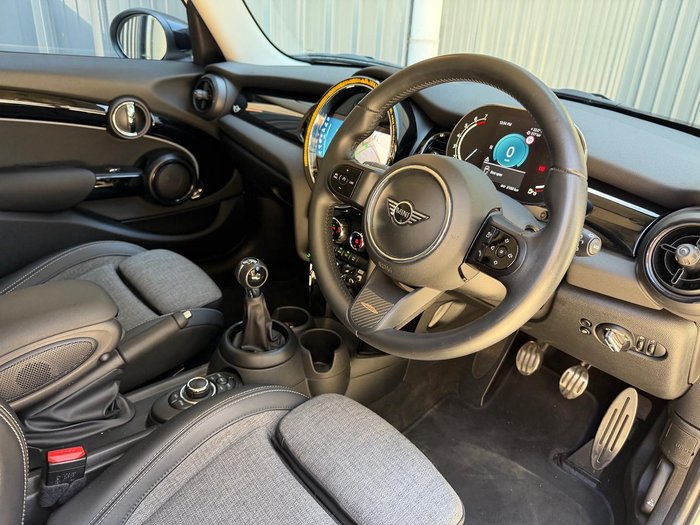 2021 MINI Hatch Cooper Classic F55 LCI-2 Pepper White