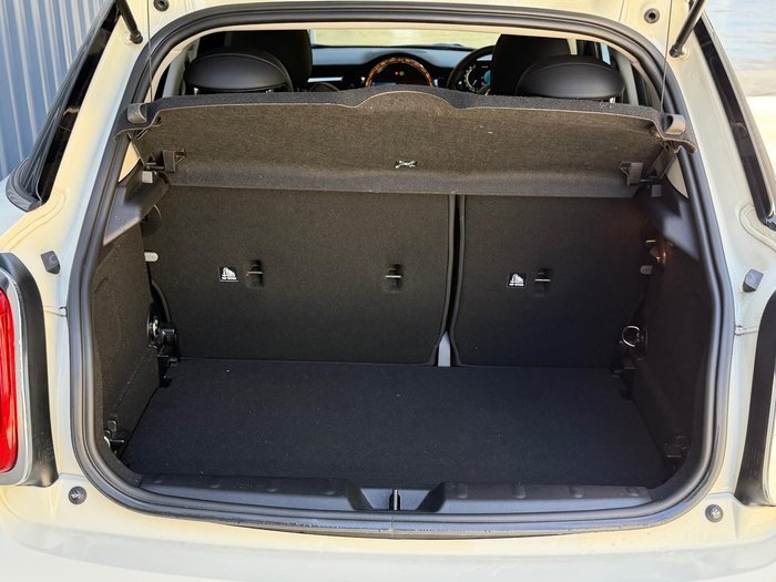 2021 MINI Hatch Cooper Classic F55 LCI-2 Pepper White