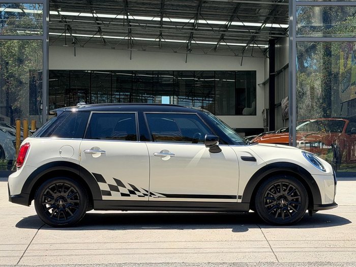 2021 MINI Hatch Cooper Classic F55 LCI-2 Pepper White