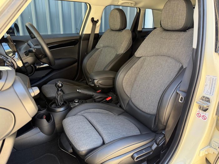 2021 MINI Hatch Cooper Classic F55 LCI-2 Pepper White