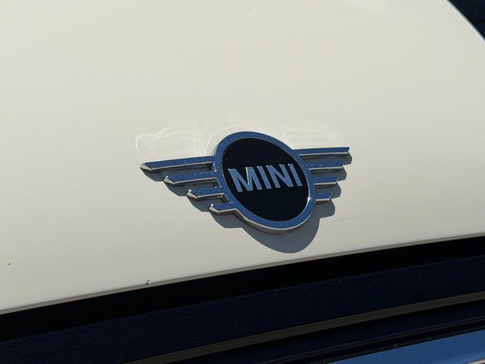 2021 MINI Hatch Cooper Classic F55 LCI-2 Pepper White