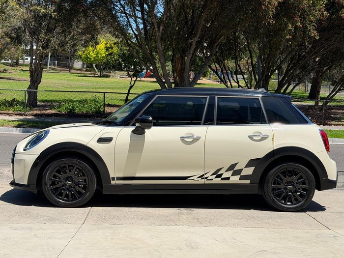 2021 MINI Hatch Cooper Classic F55 LCI-2 Pepper White