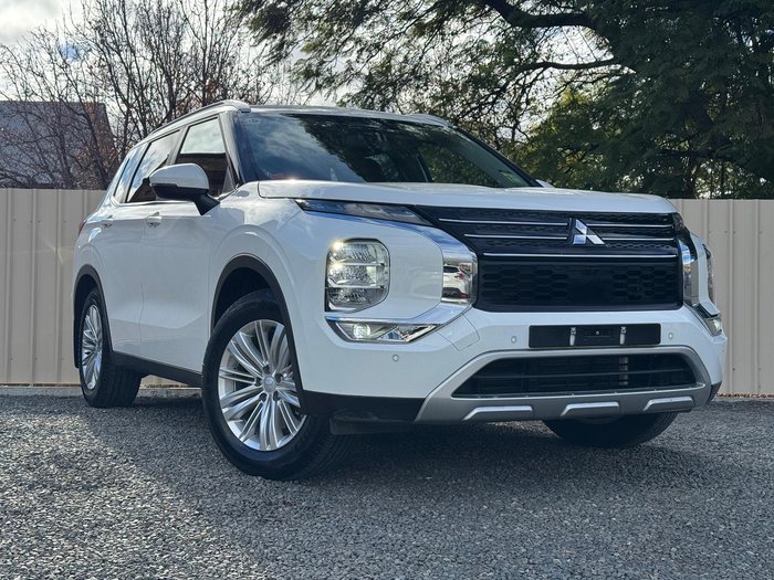 2022 Mitsubishi Outlander LS