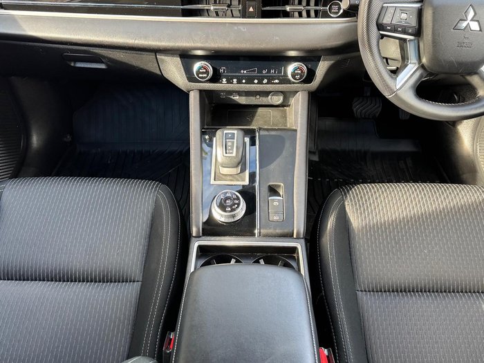 2022 Mitsubishi Outlander LS