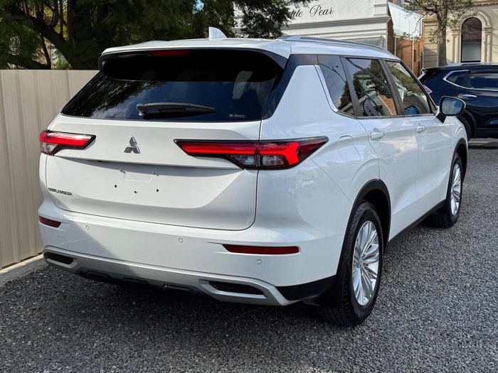 2022 Mitsubishi Outlander LS