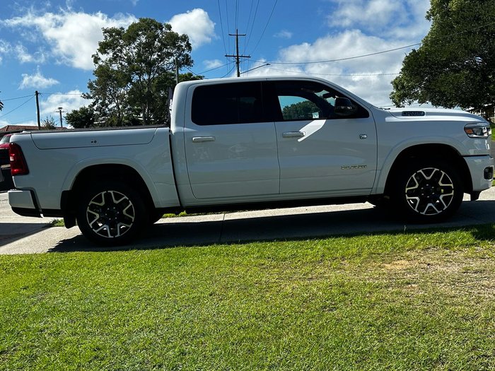 2024 RAM 1500 Laramie Sport Hurricane SO RamBox DT MY25 4X4 Dual Range Bright White