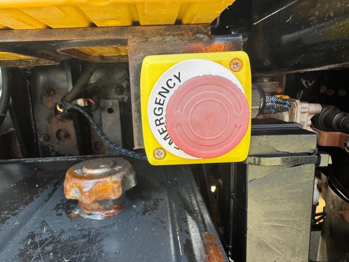 2013 Fuso Fighter 2427 WHITE