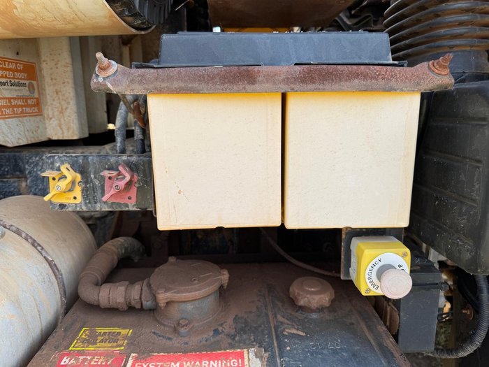 2013 Fuso Fighter 2427 WHITE