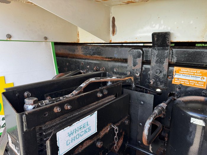 2013 Fuso Fighter 2427 WHITE