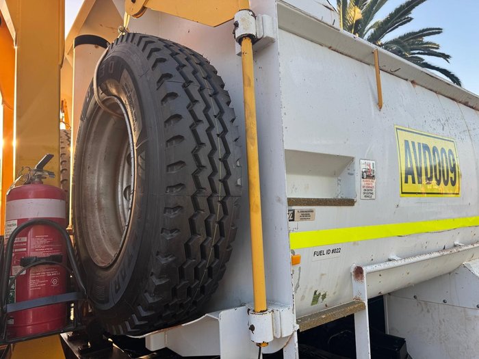 2013 Fuso Fighter 2427 WHITE