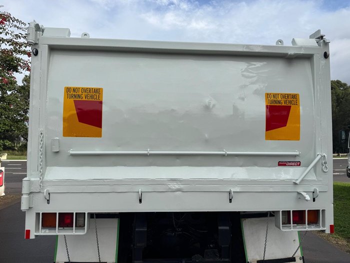 2013 Fuso Fighter 2427 WHITE