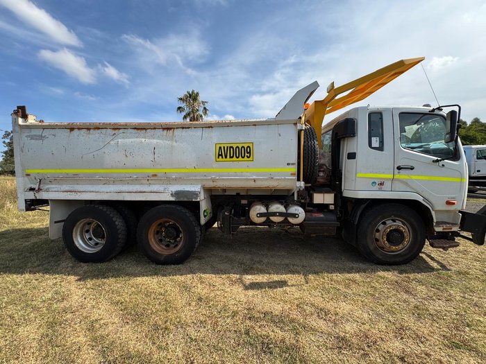 2013 Fuso Fighter 2427 WHITE