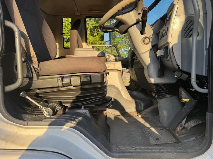 2013 Fuso Fighter 2427 WHITE