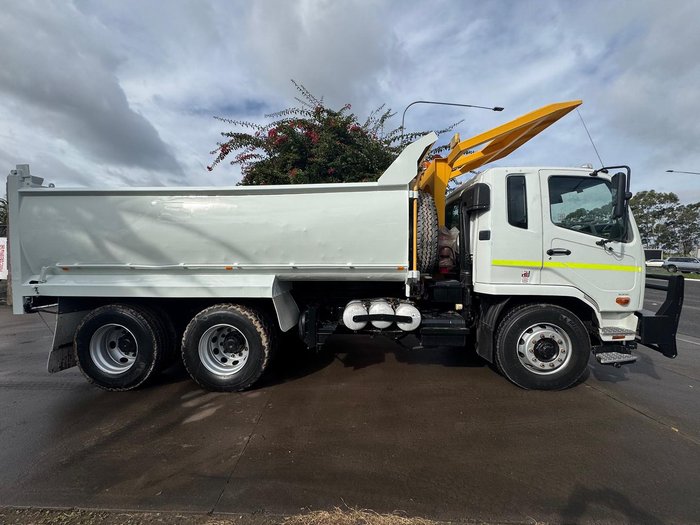 2013 Fuso Fighter 2427 WHITE