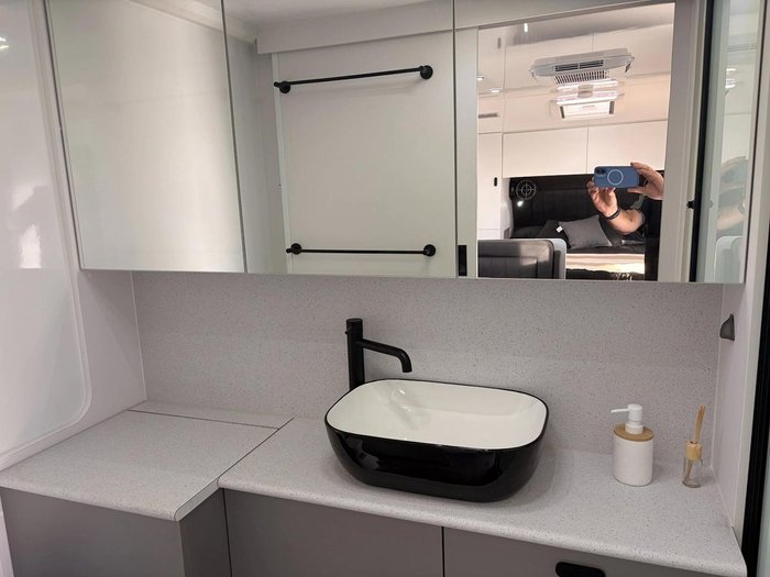 2025 Crusader My25 Musketeer Camelot