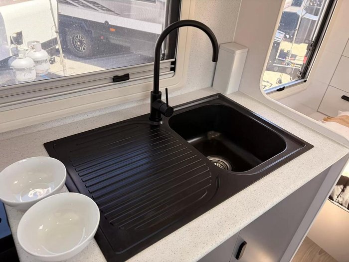 2025 Crusader My25 Musketeer Camelot