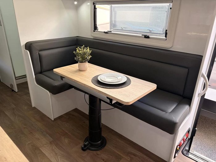 2025 Crusader Crusader My25 Lifechanger Bunkie