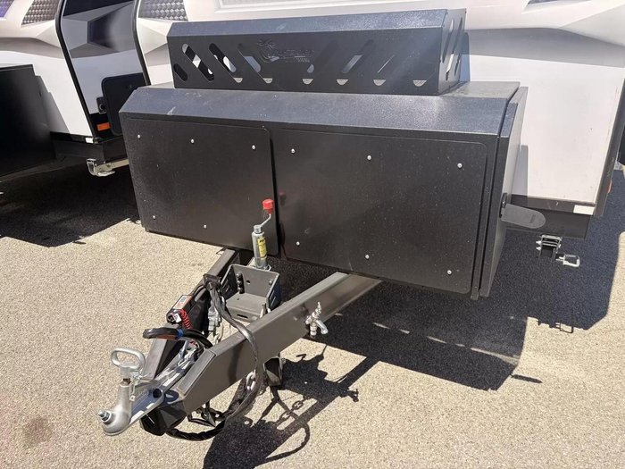 2025 Crusader My25 Musketeer Palace