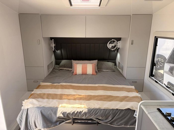 2025 Crusader My25 Musketeer Palace