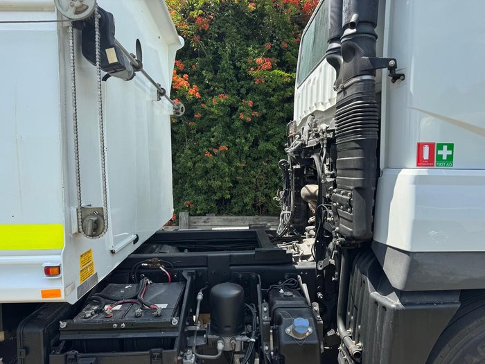 2015 Fuso Fv 51SK WHITE