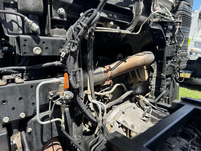 2015 Fuso Fv 51SK WHITE