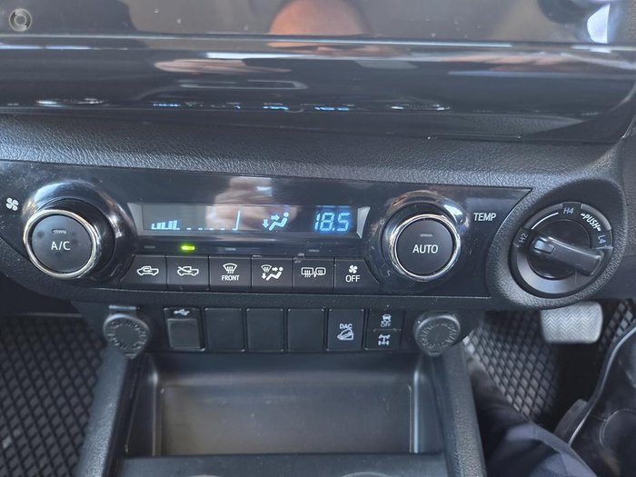 2020 Toyota Hilux SR5