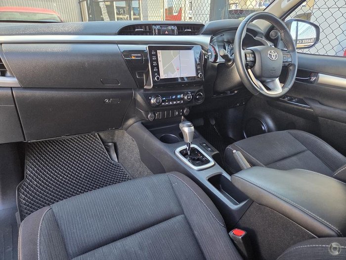 2020 Toyota Hilux SR5