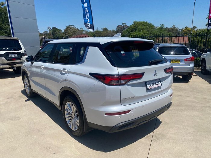 2022 Mitsubishi Outlander ES ZM MY22 White