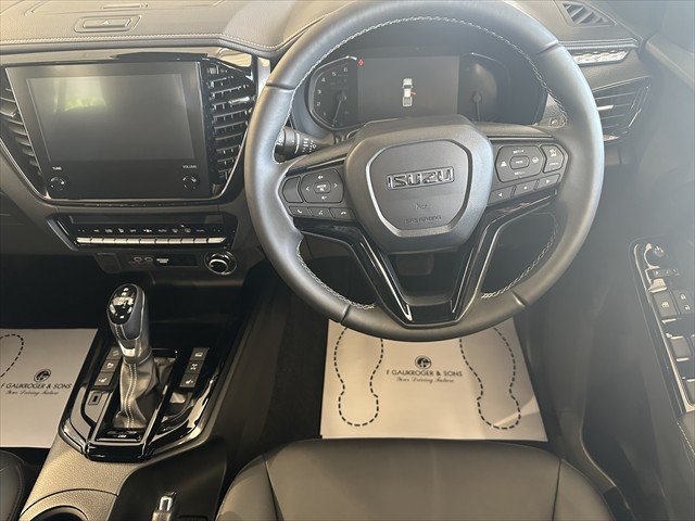 2025 ISUZU D-MAX BLADE