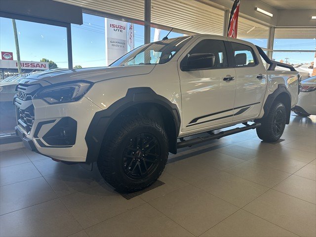 2025 ISUZU D-MAX BLADE