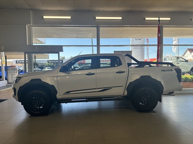 2025 ISUZU D-MAX BLADE