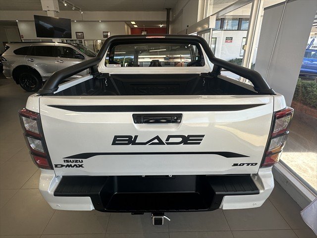 2025 ISUZU D-MAX BLADE