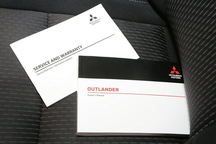 2024 Mitsubishi Outlander LS