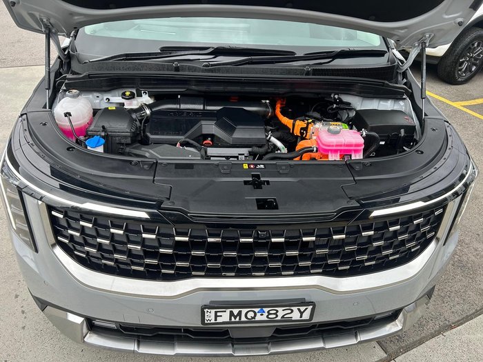 2024 Kia Carnival GT-Line HEV