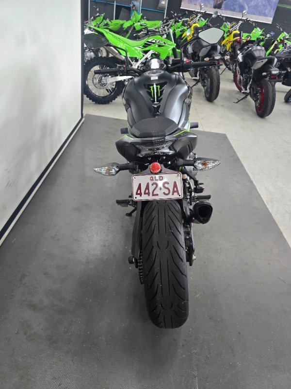 2019 Kawasaki ZR 900 BLACK