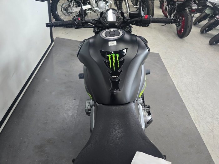 2019 Kawasaki ZR 900 BLACK