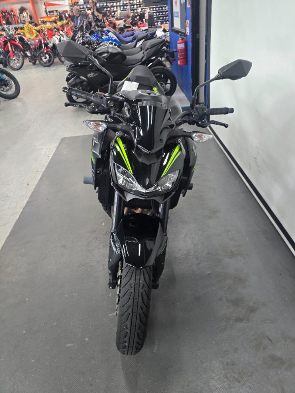 2019 Kawasaki ZR 900 BLACK